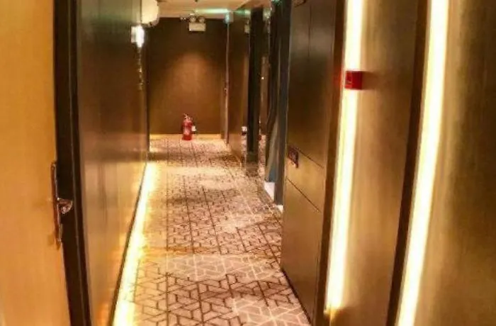 Holiday Hotel 2*