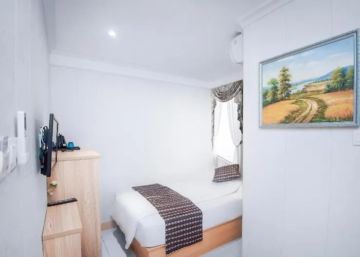 Holiday Hotel 2*