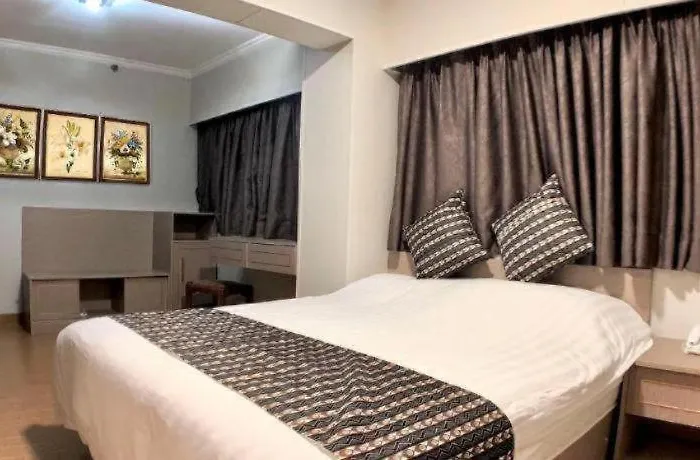 Holiday Hotel Hotel 2*