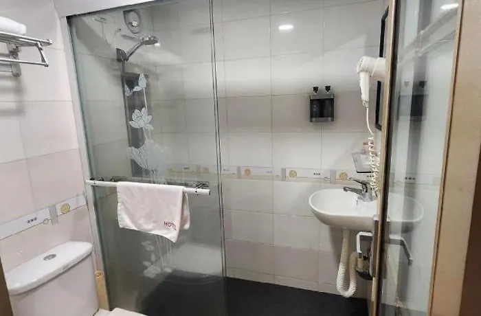 Holiday Hotel 2* Macao
