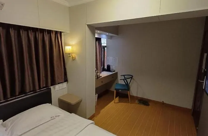 Holiday Hotel