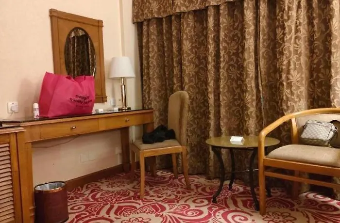 Holiday Hotel 2*