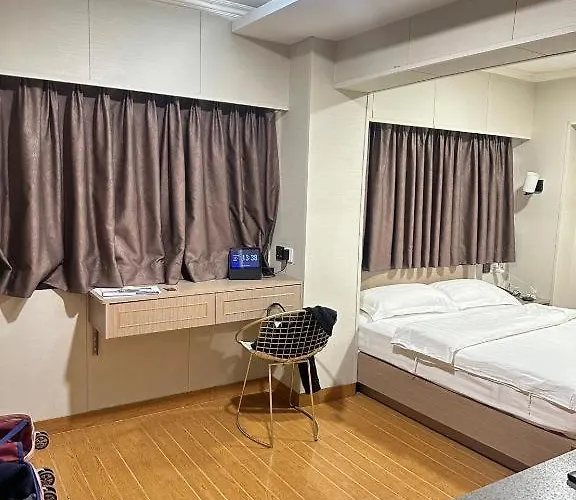 Holiday Hotel 2*